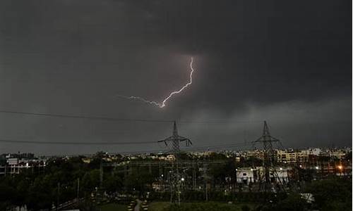 印度遭遇雷暴天气_印度被雷击